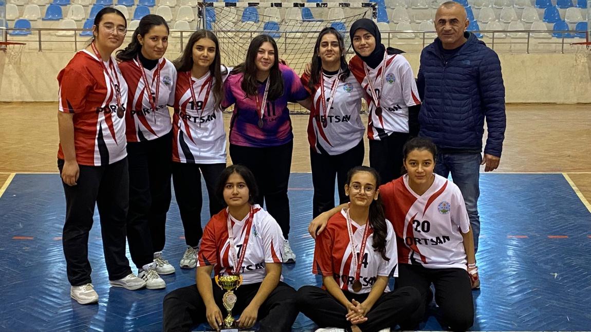 Genç A Kızlar Futsal Turnuvasında İlçe 3.sü Olduk